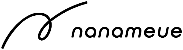ナナメウエ ロゴ